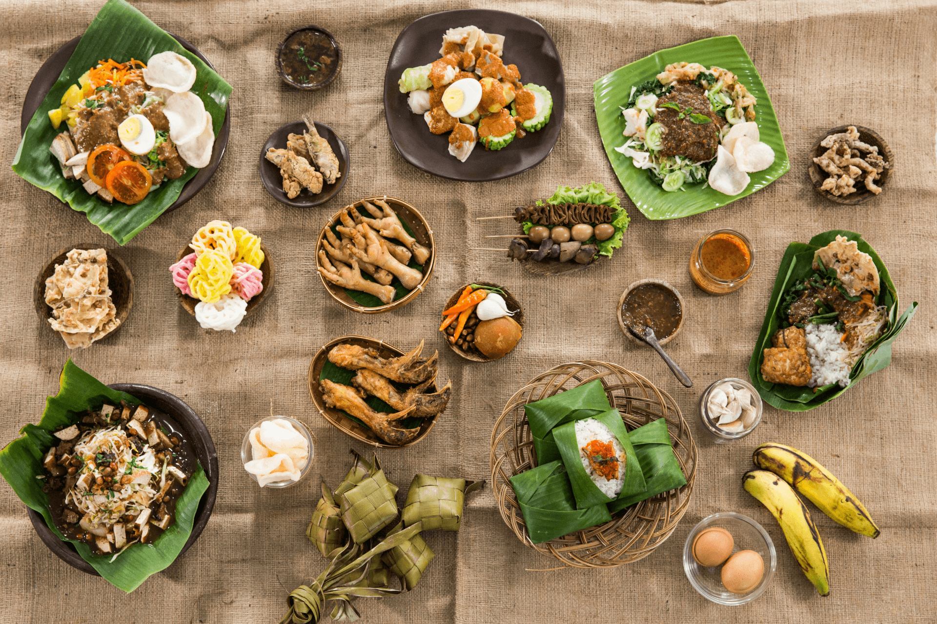 Read more about the article Top 9 Indonesian Foods to Try While You’re in Indonesia