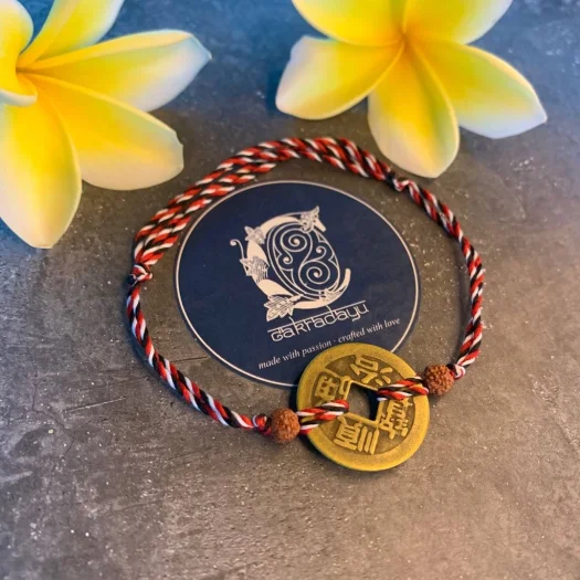 Authentic Balinese Tridatu Bracelet with Genitri Seeds and Original Pis Bolong – Exquisite Handcrafted Jewelry