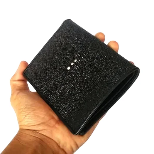 Mool Leather Men’s Stingray Leather Vertical Bifold Wallet in Black with Cowhide Interior and Three-Pearl Crown Detail