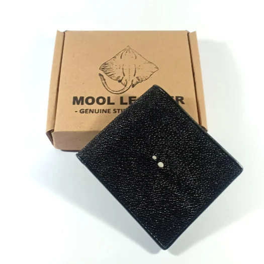 Mool Leather Men’s Premium Male Stingray Leather Bifold Wallet in Black with Two-Pearl Crown Detail