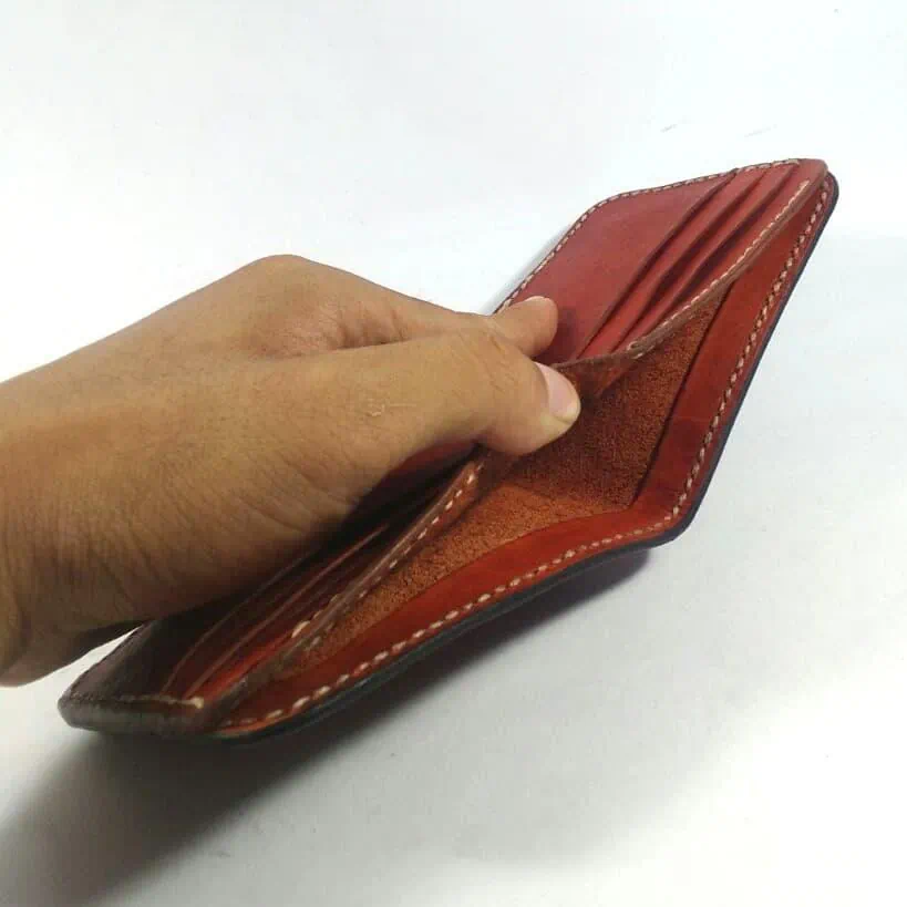 Mool Leather Men's Handmade Cowhide Leather Bifold Wallet in Blood-Red Tone with Skull Design | Nusamade Mool Leather Men's Handmade Cowhide Leather Bifold Wallet in Blood-Red Tone with Skull Design - Image 2