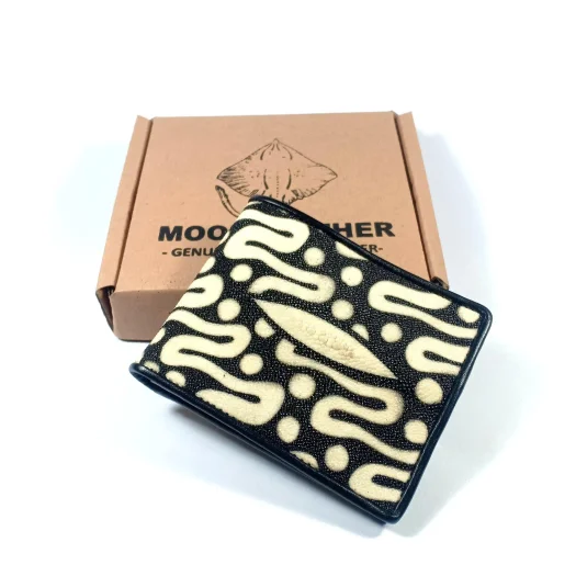 Mool Leather Men’s Stingray Leather Bifold Wallet with Batik Parang Design