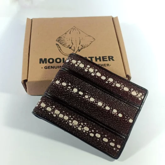 Mool Leather Men’s Multi-Spine Stingray Leather Bifold Wallet in Brown with Horizontal Triple-Spine Detail