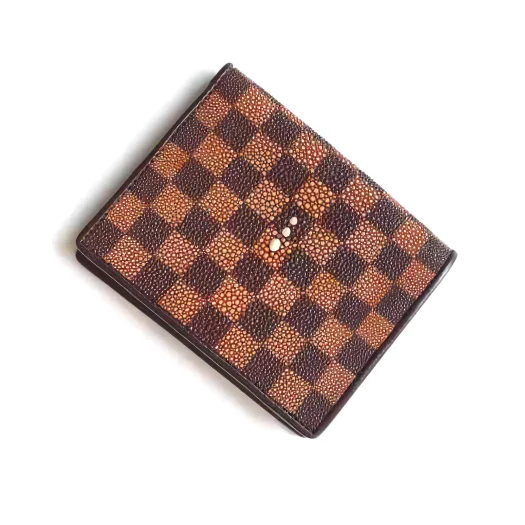 Mool Leather Men’s Stingray Leather Vertical Bifold Wallet in Brown with Checkered Pattern and Three-Pearl Crown Detail