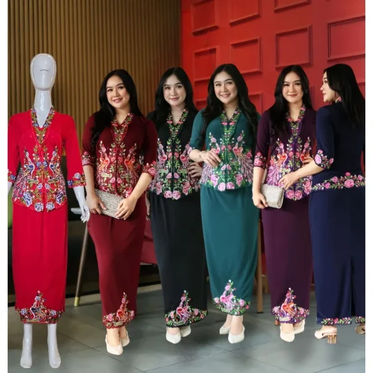KebayaKNF Elegant Embroidered Kebaya Set – Comfortable & Practical Kebaya for Graduation Ceremony