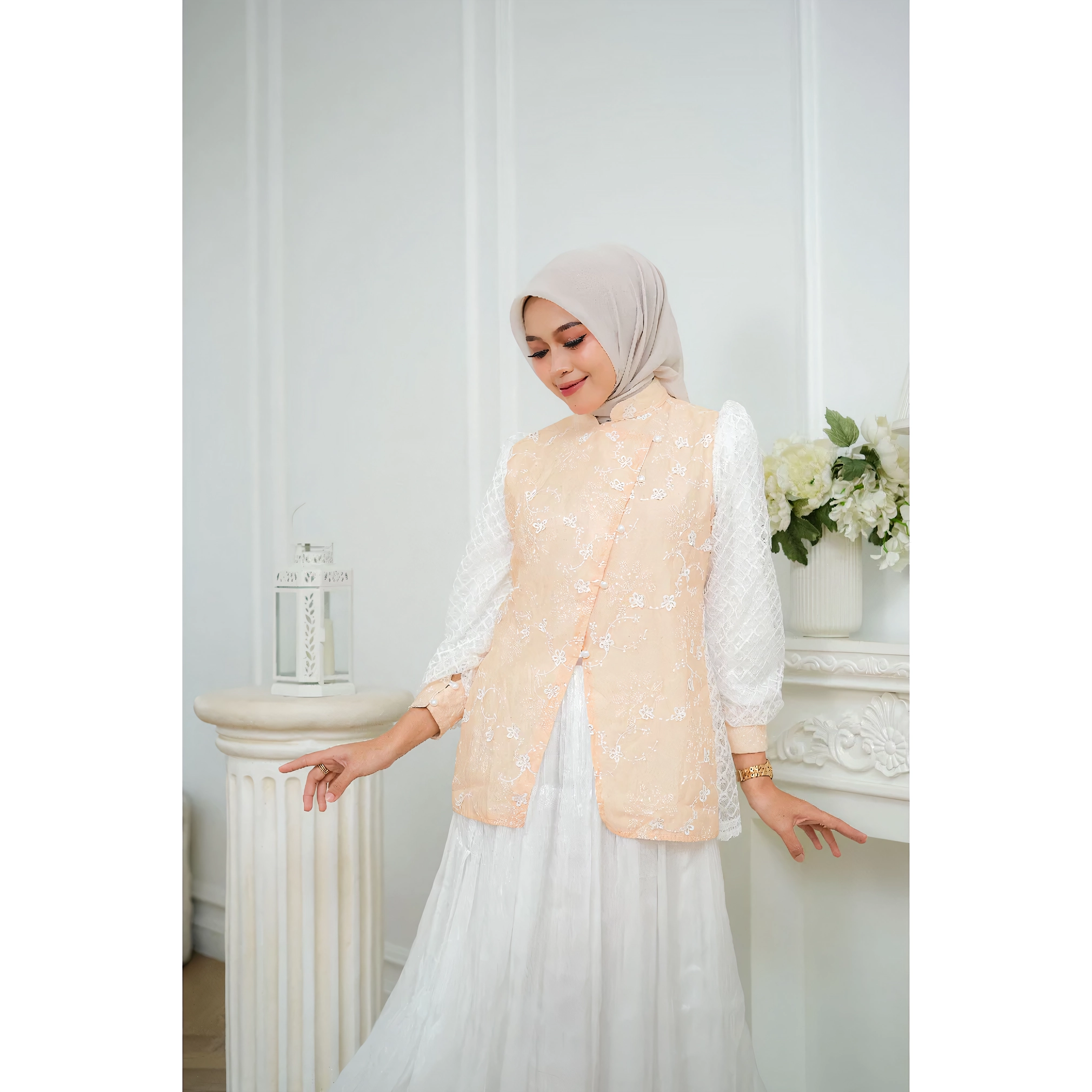dress kebaya modern Front Edge Kebaya with Floral Motif