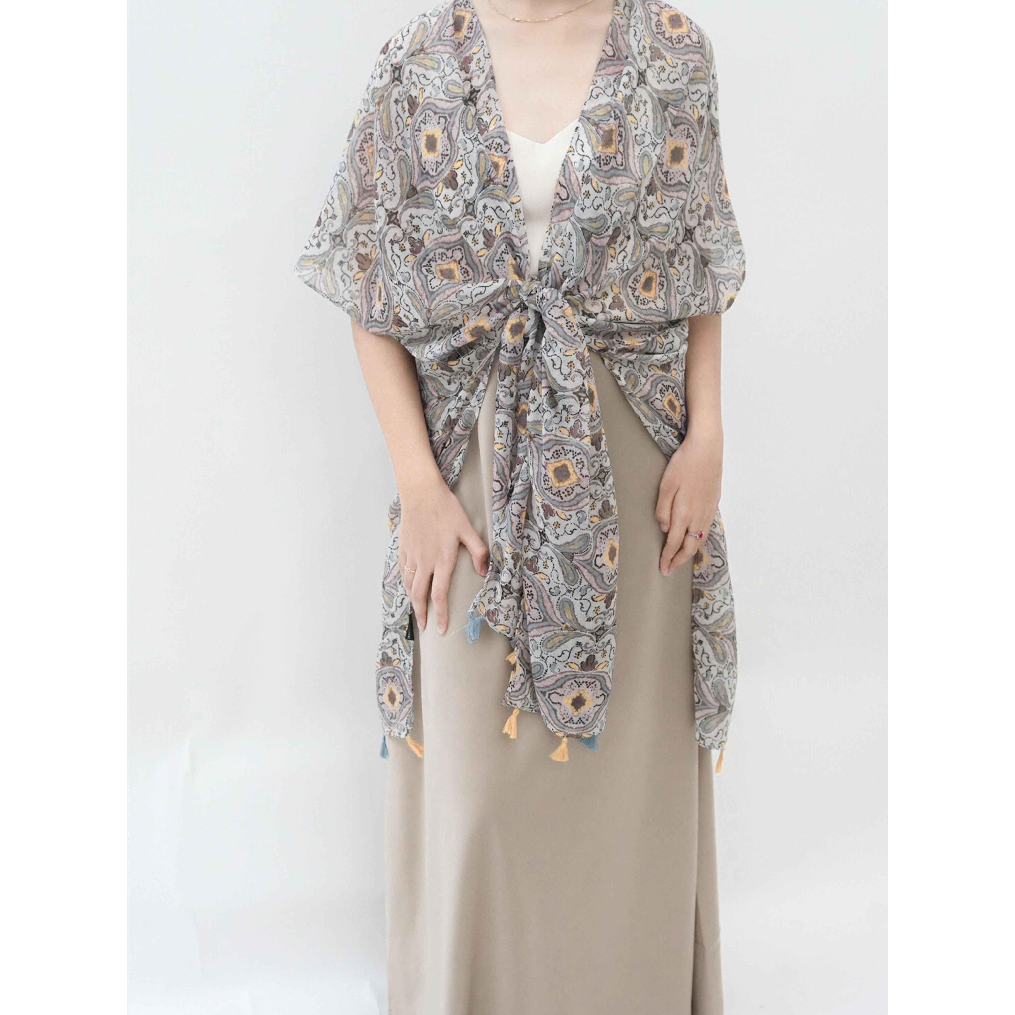 ITSFRIDAY Cleta Premium Outerwear for Women | Nusamade ITSFRIDAY Cleta Premium Outerwear for Women - Image 2